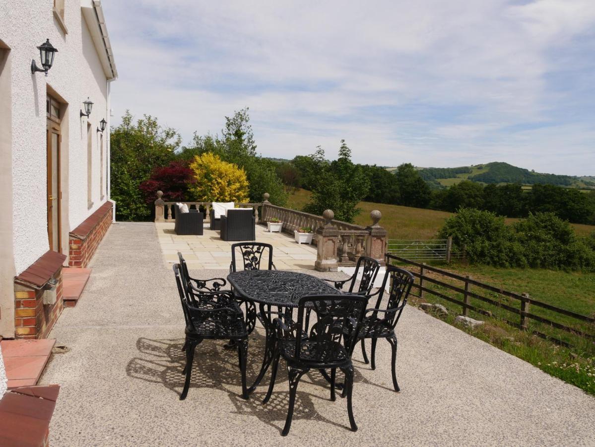 Penddaulwyn Uchaf Farm # Carmarthenshire Apartman Nantgaredig Kültér fotó
